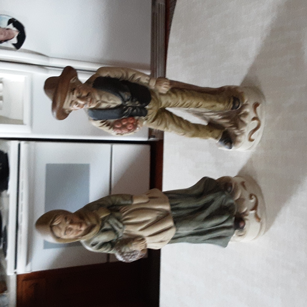 Figurines - Picture 2 of 2